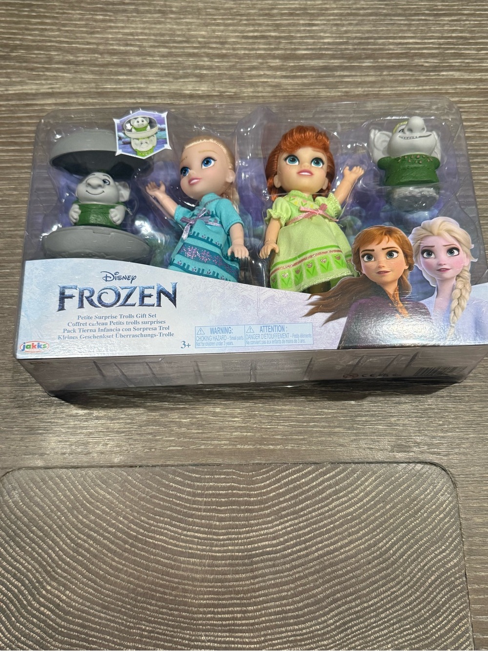 NWT Disney Frozen Petite Surprise Doll Gift Set